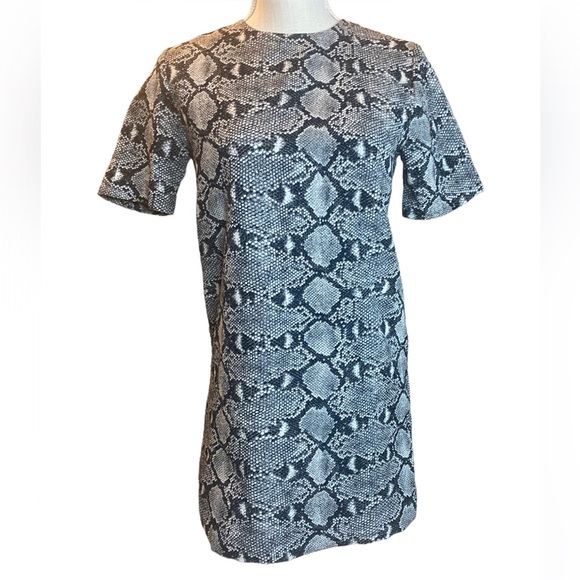 Zara Top Animal Print , Black White Snake Print , Short Sleeve Blouse size S - Picture 2 of 6